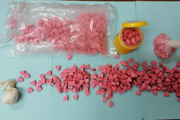 S OVIM SU MOGLI ‘UŠLAGIRATI’ KRDO SLONOVA: Na Pagu kod maloljetnika i njegovog parntera policija našla drogu za partijanje, u pritvoru će razmišljati o svom ‘poslovnom poduhvatu’