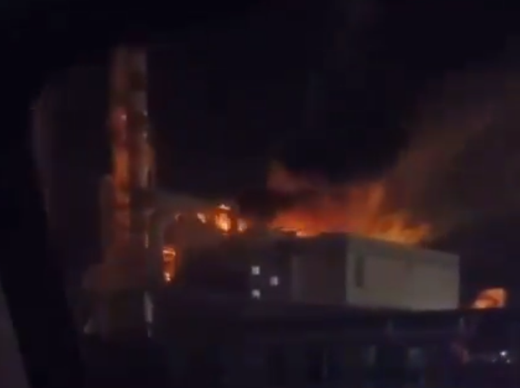FOTO/VIDEO Dron pogodio rusku rafineriju, vatrogasci brzo prionuli na posao