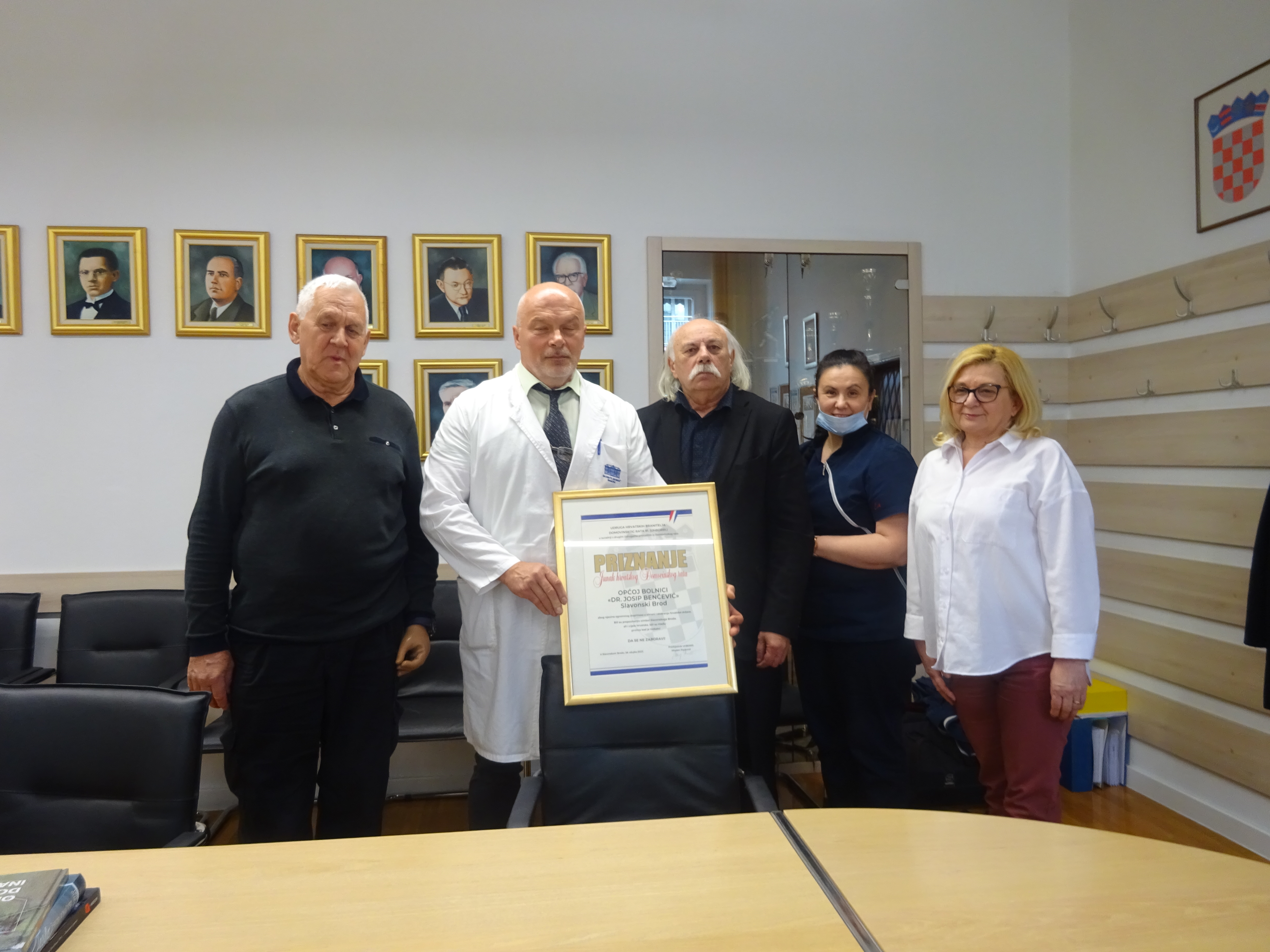 Slavonskobrodskoj bolnici svečano uručeno visoko braniteljsko priznanje- Junak Domovinskog rata!