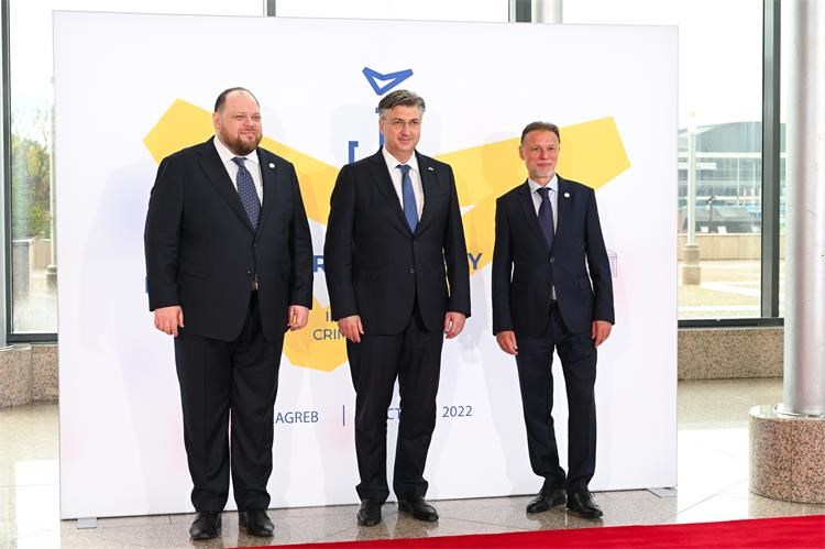 SVI NA JEDNOM MJESTU, ZELENSKIJ SE OBRATIO VIDEOVEZOM: ‘Rusija ucjenjuje cijeli svijet i tvrdi da je Krim njihov, ovo je najgori napad na civilizaciju u dugo vremena’