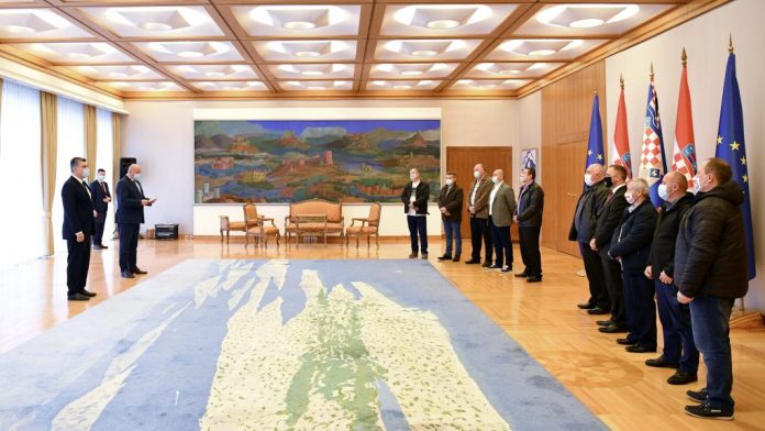 MILANOVIĆ primio Udrugu dragovoljaca i veterana Domovinskog rata općine Maruševac