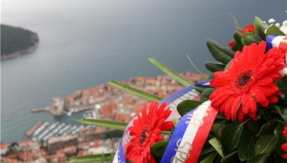 „PRIČA O DVA GRADA“: Izložba u Beogradu o Trebinju i Dubrovniku bez spominjanja agresije i agresora na Dubrovnik