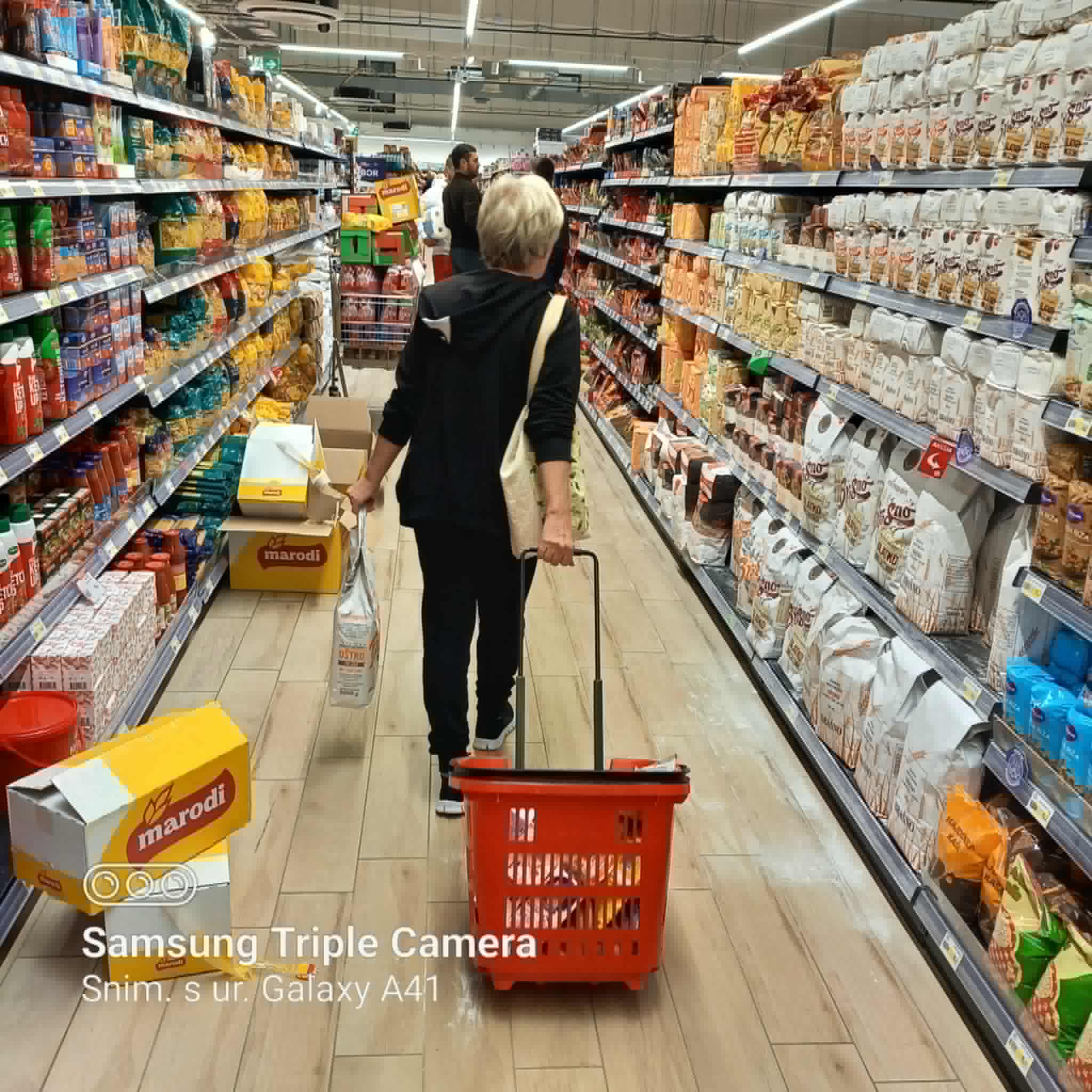 CIJEĐENJE HRVATA: Zašto su popularni slatkiši Toffifee, vrhunske datulje i sredstvo za čišćenje Domestos znatno jeftiniji u Hoferu u Brežicama. I to nije sve