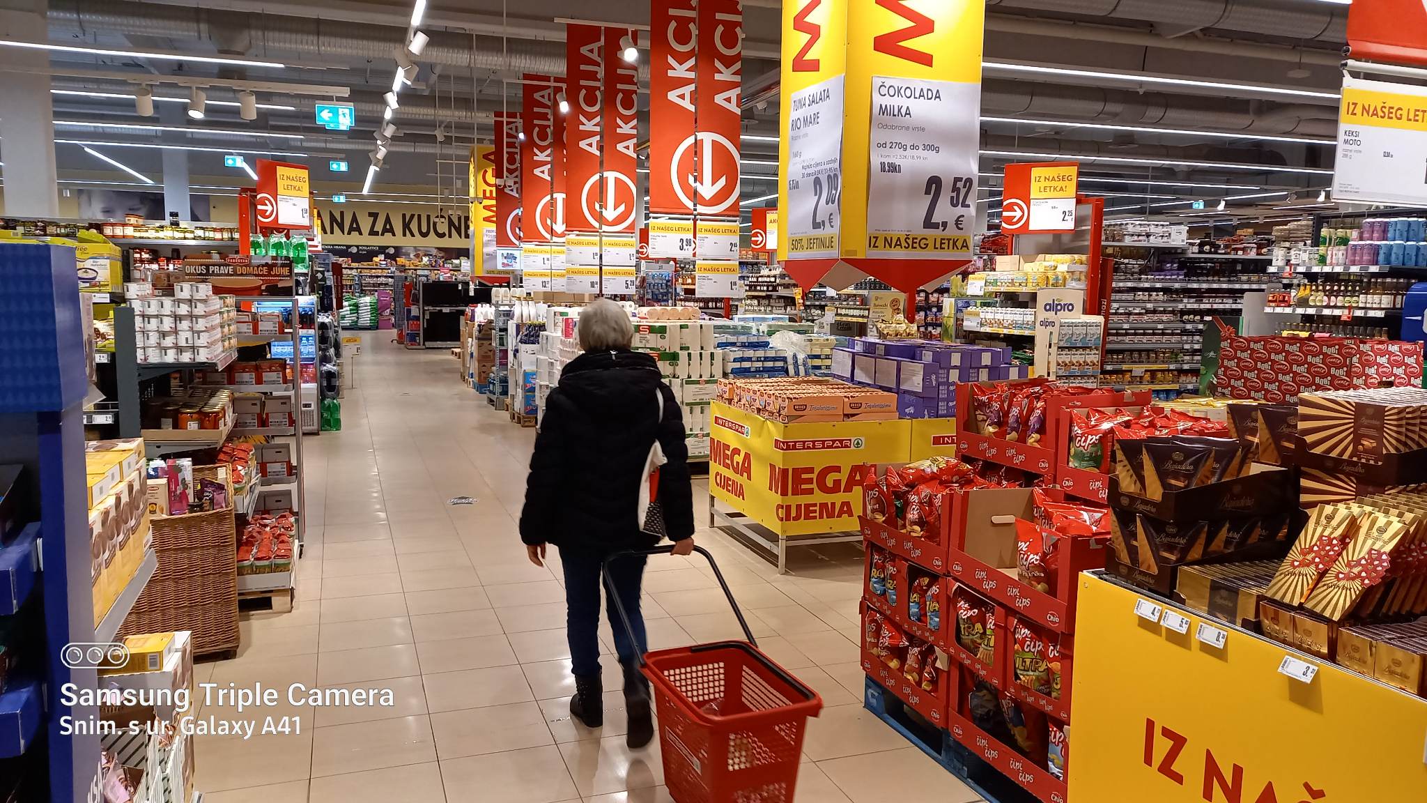 Detaljna analiza: Vlada snizila PDV – trgovci podigli cijene