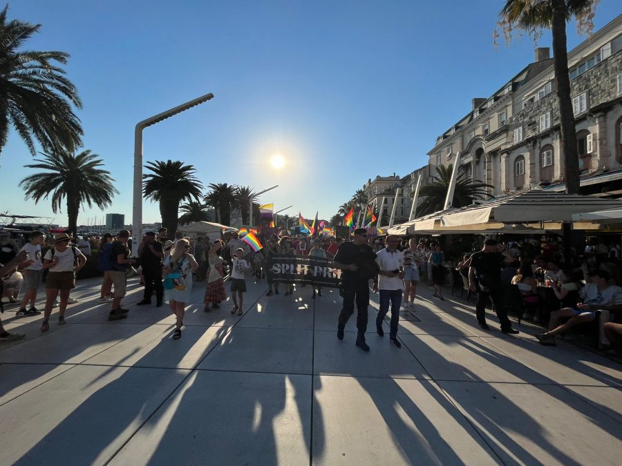 Split u duginim bojama! U Povorci ponosa brojni političari - bračni par Puljak, Bojan Ivošević, katarina Peović, Jakov Prkić...