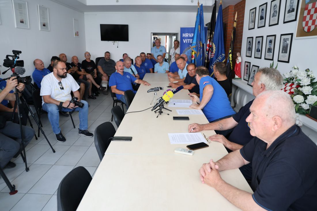 Branitelji protiv Bajage u Dugom Selu. Gradonačelnik: Dezerteri postali veliki Hrvati