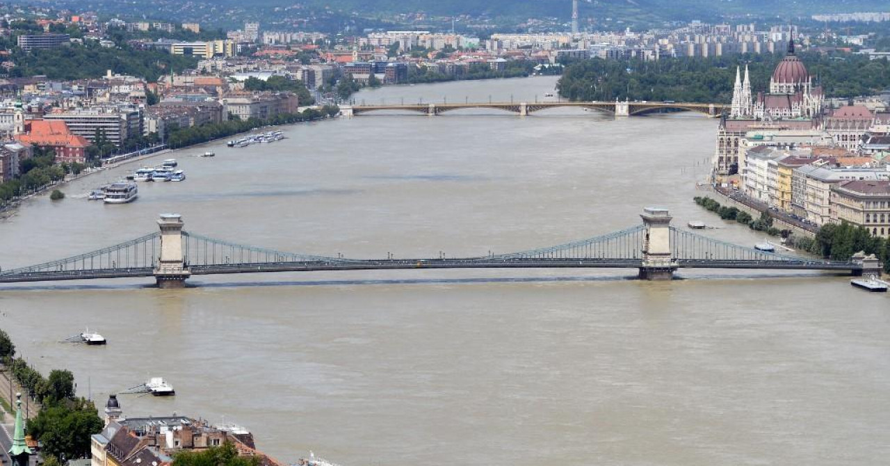Budimpešta se priprema za ‘najveću poplavu desetljeća‘, tri su točke kritične, i političari nose vreće s pijeskom: ‘Stiže katastrofa‘