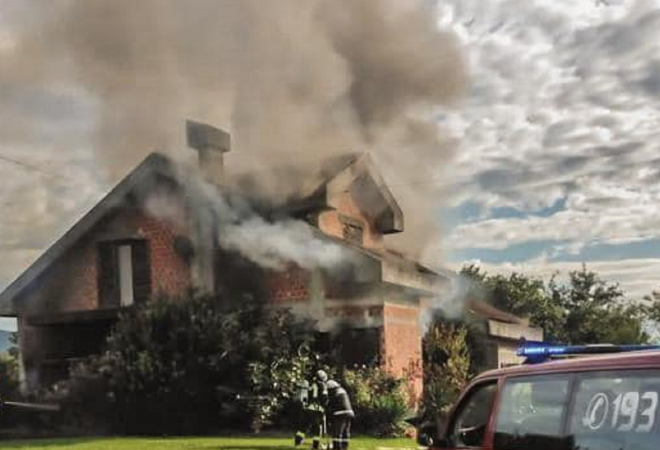 (FOTO) U Jastrebarskom izgorjela cijela kuća: Sve je krenulo od jednog uređaja