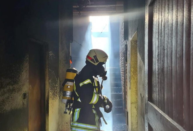 TRAGEDIJA U DVORU: U kući koja je gorila vatrogasci pronašli tijelo žene