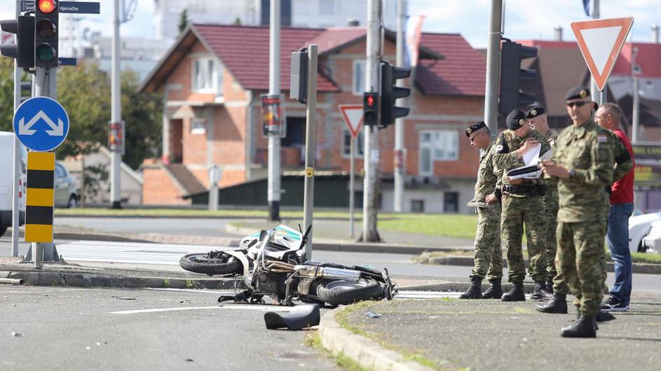 Nesreća u Zagrebu: U sudaru s autom poginuo vojni motorist