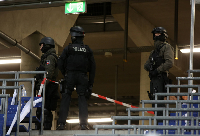 Okončana talačka kriza u Nizozemskoj: Maskirani muškarac izašao je iz kluba