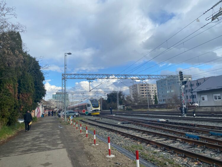 Tragedija u Zagrebu: Kod Zapadnog kolodvora u naletu vlaka poginuo dječak, službe na terenu
