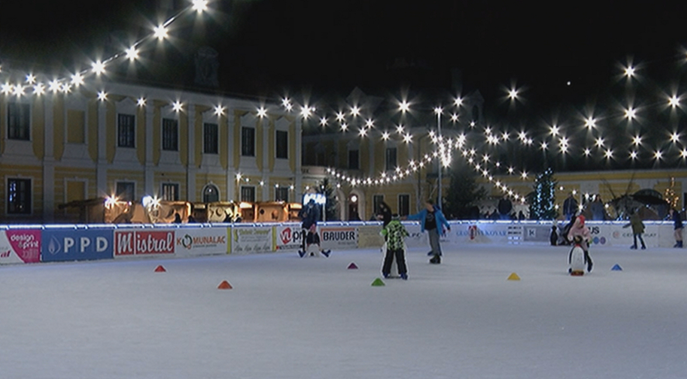 Otvoreno klizalište u perivoju dvorca Eltz