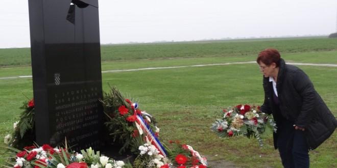 „SRBIJA – SIGURNA KUĆA ZA RATNE ZLOČINCE!“: Žene u crnom osudile „sramotnu i ciničnu odluku“ suda u Beogradu zbog puštanja na slobodu ratnog zločinca s Ovčare