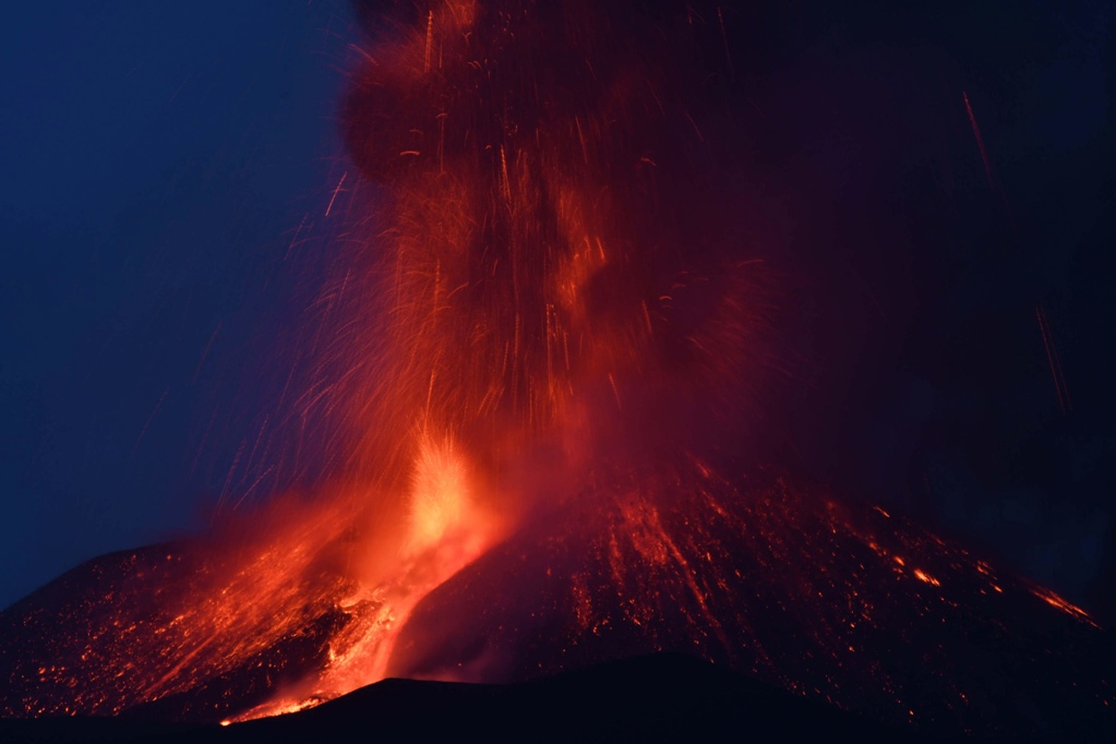 Etna opet erumpirala, zatvorena je zračna luka na Siciliji
