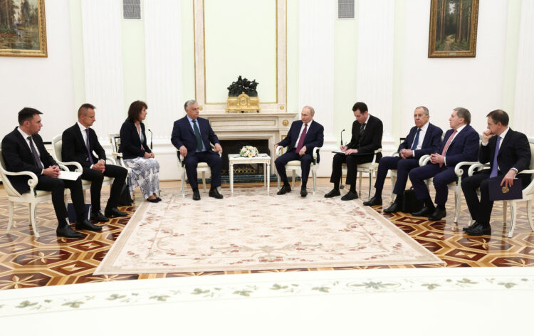 Europski dužnosnici bijesni zbog Orbanovog posjeta Putinu: “On je tamo da posije pomutnju!”