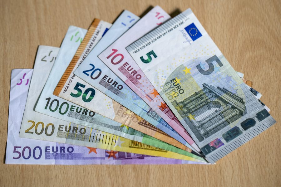 NOVI UDAR Bankari najavili ono čega su se mnogi bojali: Rast će rate kredita, evo i od kad