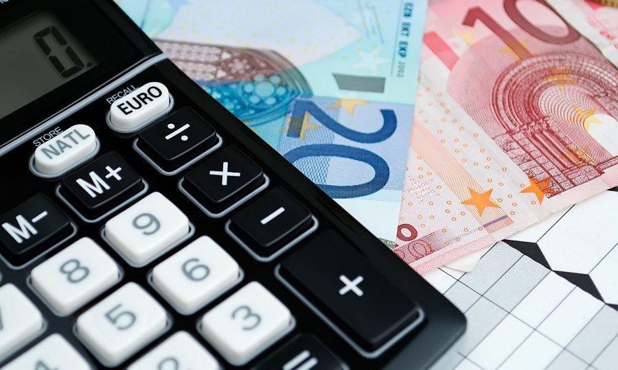 Euro pred vratima: Evo u kojoj valuti ćemo platiti režije na računima izdanima u siječnju te kako će u prva dva tjedna izgledati plaćanje i zamjena kuna