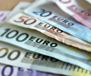 Porezna uprava objavila kada počinje isplata povrata poreza i do kada će sve biti isplaćeno