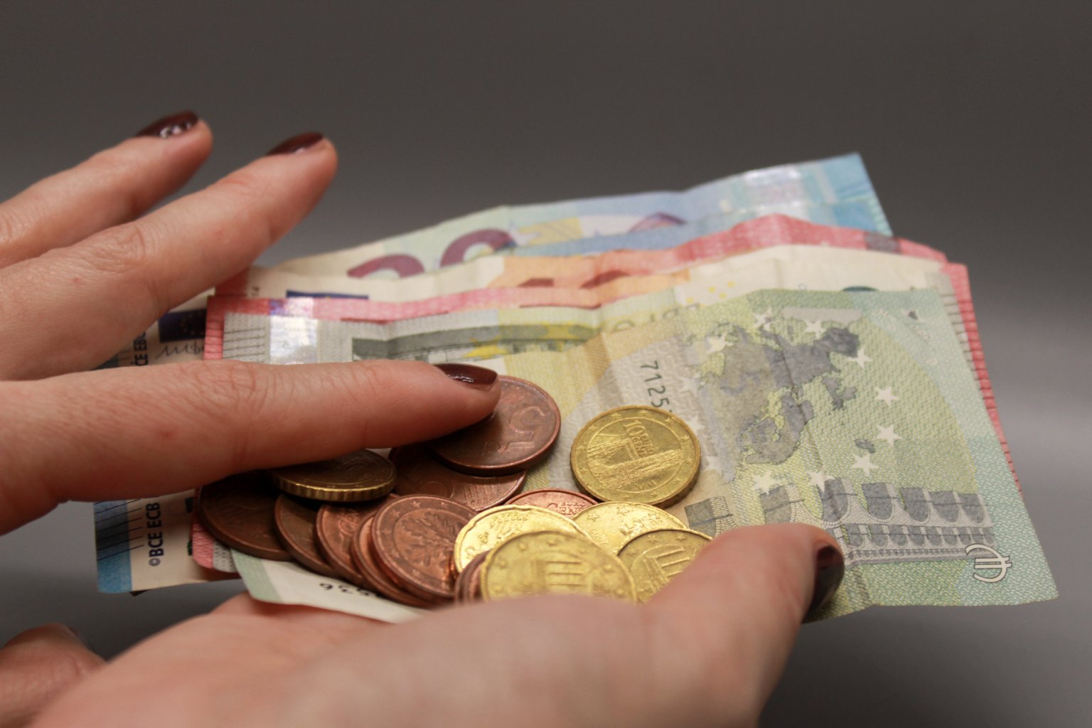 Umirovljenici, pozor, u travnju stižu uvećane mirovine! Evo o čemu se radi i kolike će biti