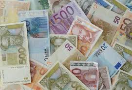 PROMJENJIVE RATE NA KREDITE SU BOMBA KOJA OTKUCAVA! Ministarstvo financija i HNB imaju savjet za građane: ‘To bi bilo razborito napraviti’