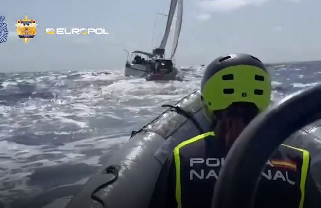 (VIDEO) Razbijen Balkanski kartel: Na jedrilici zaplijenjeno 2,7 tona kokaina, sudjelovala i hrvatska policija