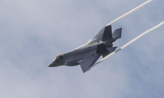 NEVIDLJIVI LOVAC  Američki stručnjaci od dva F-35 stvaraju Franken-pticu