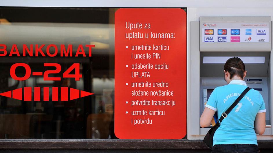 Erste banka privremeno ukida naknade za podizanje novaca