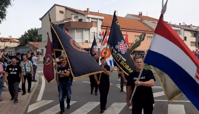 (VIDEO) Policija i redari spriječili dolazak HOS-a do glavnog kninskog trga, znate što su im rekli?