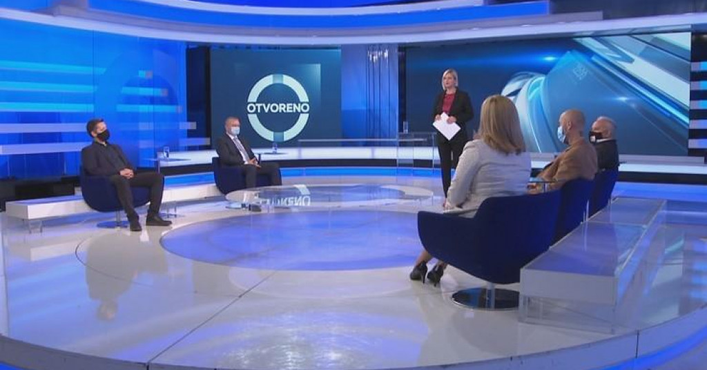 SVAĐA U OTVRENOM, DUMBOVIĆ: “Zar sam trebao lijepiti jumbo plakate kao Ikićka?”