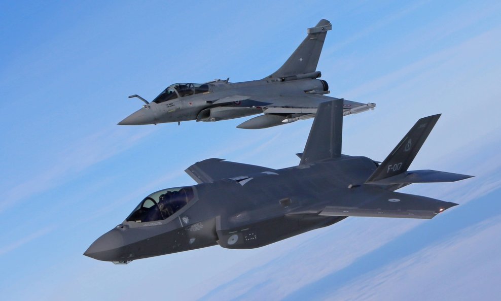 NAORUŽAVANJE SAD postao nepouzdan, partneri odustaju od nabave F-35; Francuzi nude Rafale