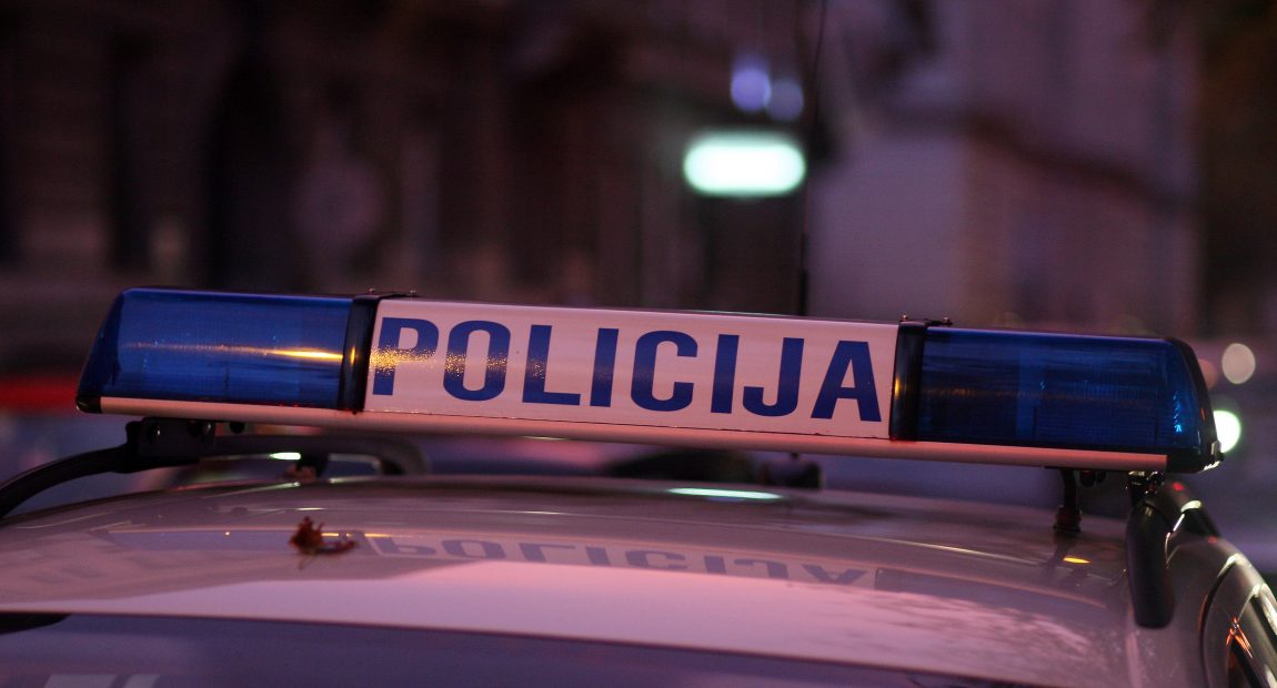 DVOSTRUKO UBOJSTVO U PULI: UBIO MAJKU I OCA!