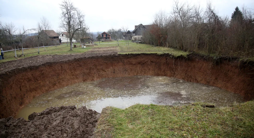 ZEMLJA SE OTVARA Nakon Banovine rupe se pojavile i u Podravini: Nikad nisam vidio ništa slično