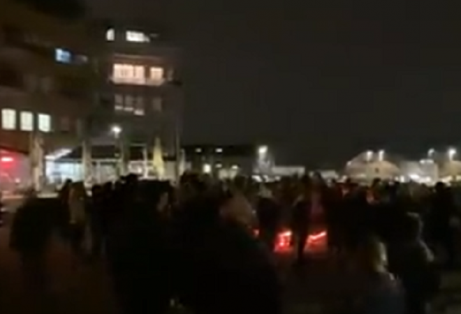 PROSVJEDNICI PROTIV COVID MJERA ISPRED STANA BOŽINOVIĆA! Prosvjedi se nastavili u Zagrebu i Splitu uz brojne poruke