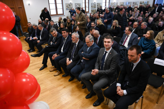 Incident na skupu HDZ-a u Imotskom: ‘Tko vam daje pravo da mi ne date ući, ja sam osnivao ovu stranku’
