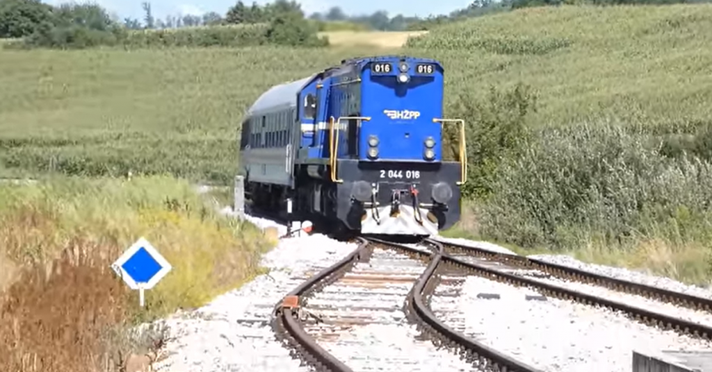 Urnebesna snimka ‘brzog‘ vlaka na liniji Osijek-Split veliki hit na Facebooku: ‘Probit će zvučni zid‘