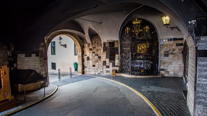 Majka Božja – Kamenita vrata