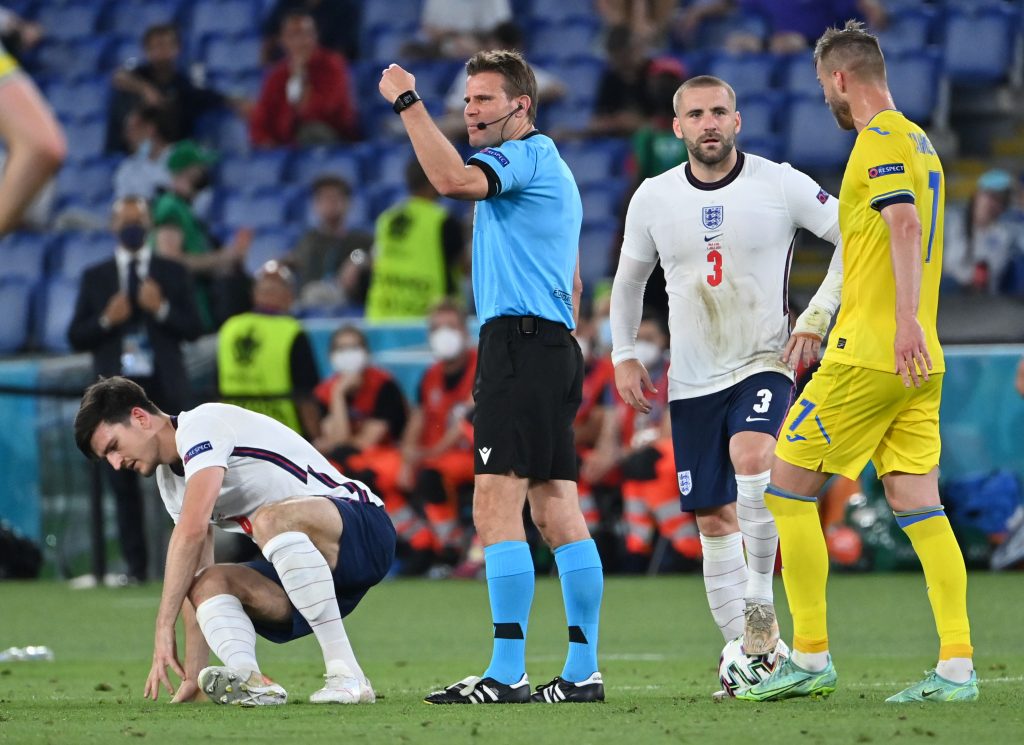 Njemački sudac Felix Brych sudi prvu polufinalnu utakmicu EURA