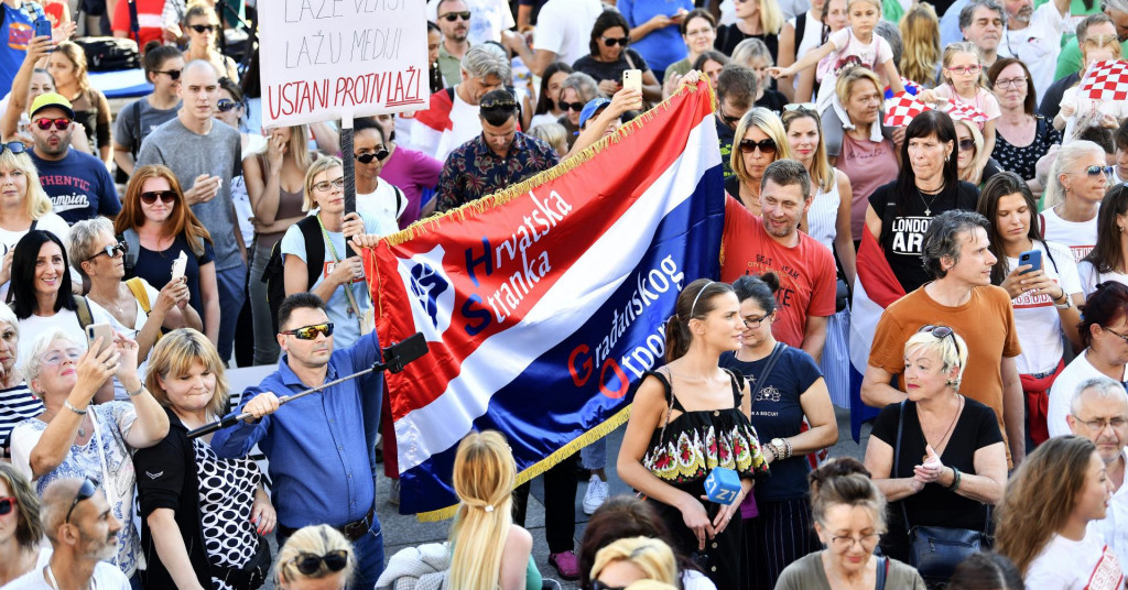 Prizori s Trga razočarali čak i sudionike prosvjeda: ‘ Suludo je govoriti da covid ne postoji!‘