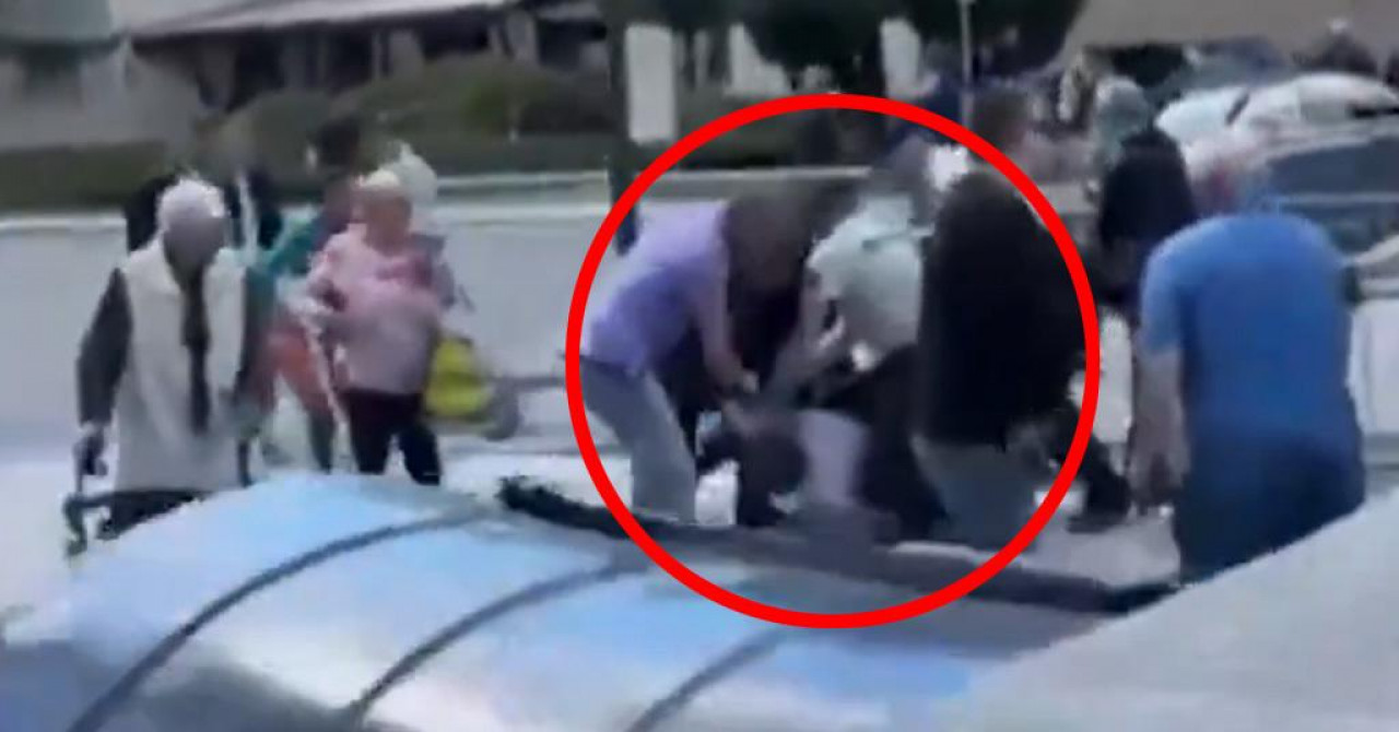 POGLEDAJTE SNIMKU Fica odvlače u auto, napadač leži na podu... Procurio dramatičan trenutak neposredno nakon atentata!