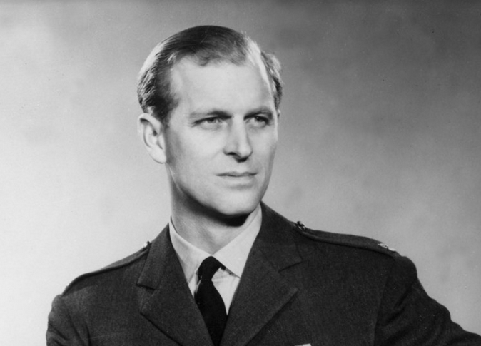 Hrabri vojnik Philip Bio je ratni heroj, zaslužan za potapanje dva broda, a karijere ga je koštao brak s kraljicom