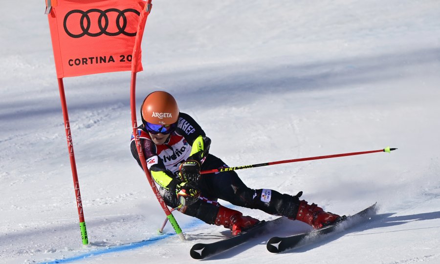 Šokantan rasplet veleslaloma na SP-u u Cortini; 'sigurni' pobjednik izletio, a hrabri Filip Zubčić riskantnom drugom vožnjom došao korak do postolja
