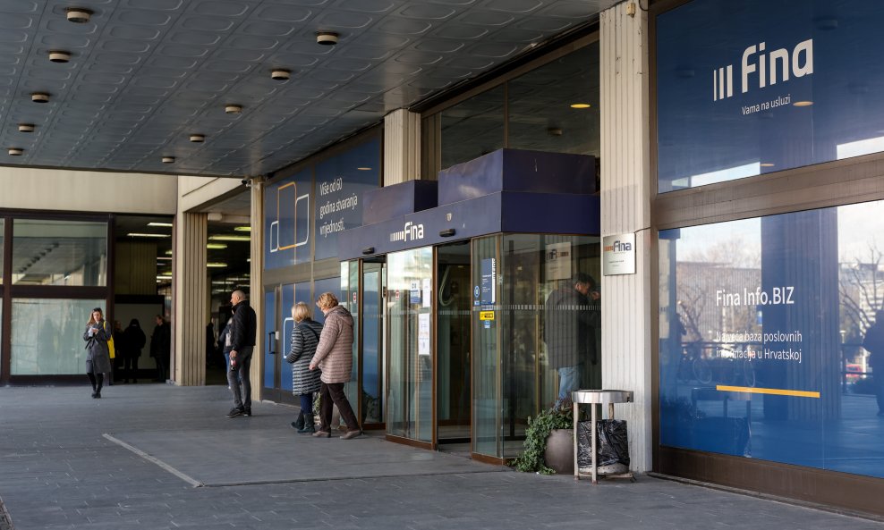 FIJASKO AUKCIJE  Državne obveznice upisalo samo šest tisuća građana, znatno manje nego lani