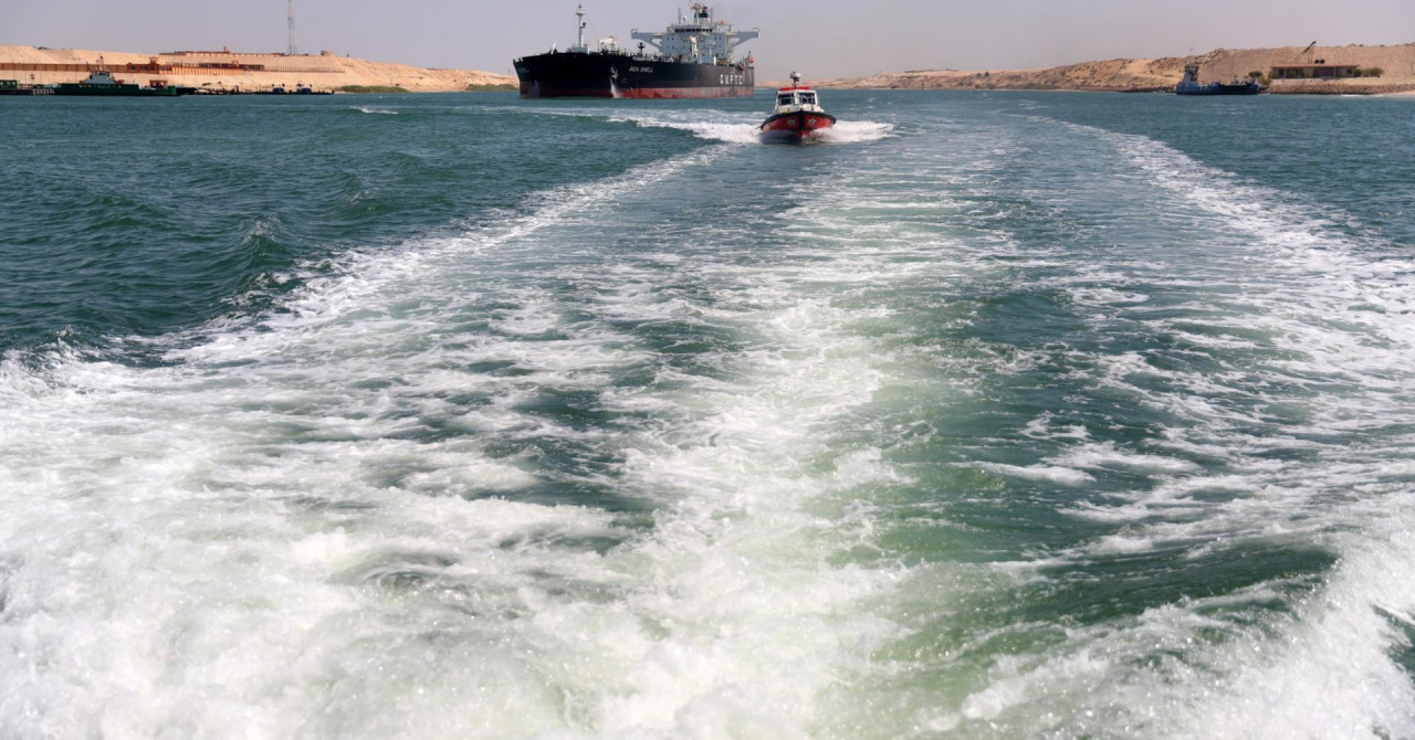 Tajanstvena flota okupirala oceane, iz dana u dan sve je veća. I svi rade za jednog čovjeka...