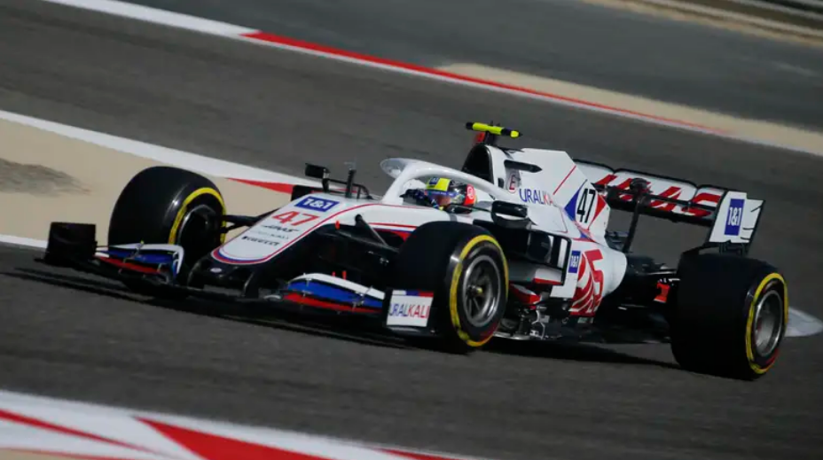 Schumacher je loše krenuo! Izvrtio se na samom početku