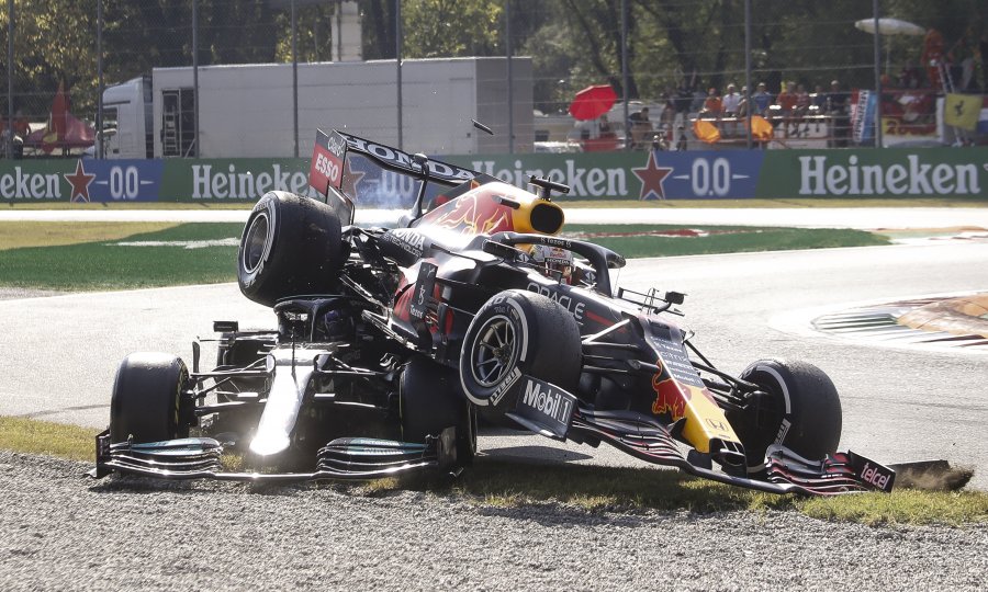 Pobjeda Ricciarda; sudar vodećeg dvojca mogao je završiti tragično, Verstappen prešao preko Hamiltonova bolida, spasio ga Halo!