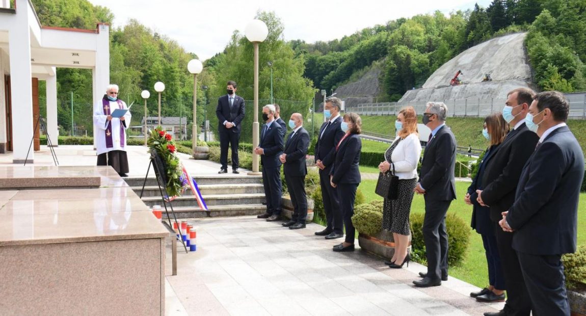 76. Obljetnica KRIŽNOG PUTA: PLENKOVIĆ zapalio svijeću u Maclju