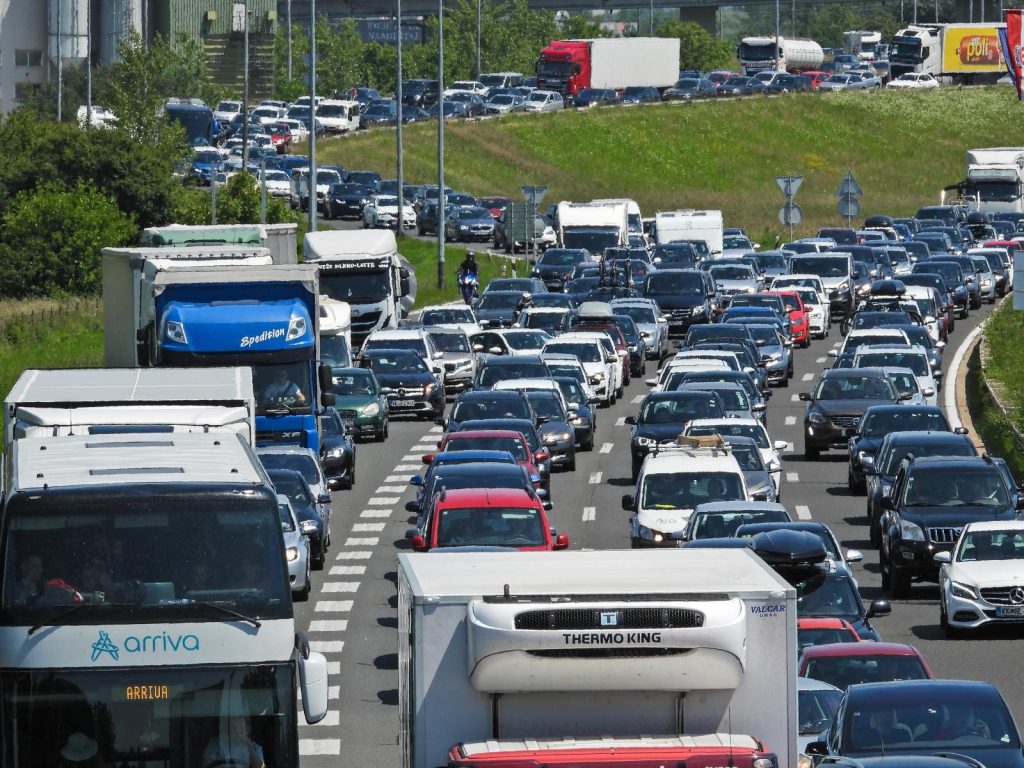 Kolone na cestama prema moru, u zemlji triput više stranih turista nego lani