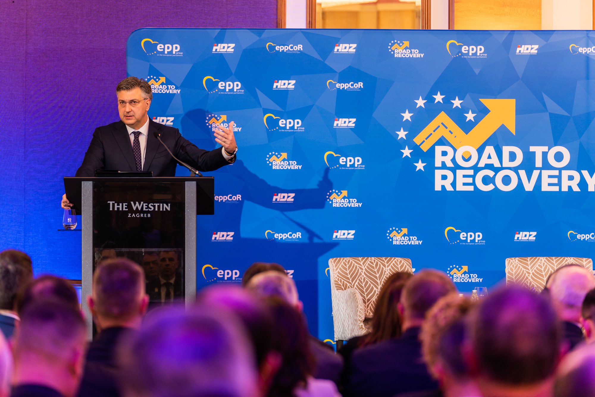 PLENKOVIĆ NAHVALIO SNAGU EUROPSKE PUČKE STRANKE I HDZ-A: Nakon toga opleo po oporbi: ‘Imate vječitu oporbu, a to je SDP, kojima se to manje-više događa po defaultu’