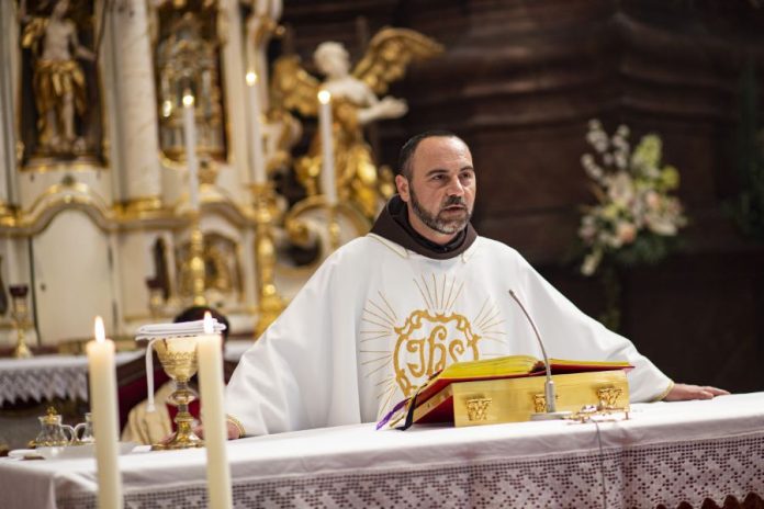 Ovu propovijed fra Roze Brkića zaista vrijedi poslušati još jednom: “Njegove riječi se pamte, a neke izjave nam mijenjaju život”